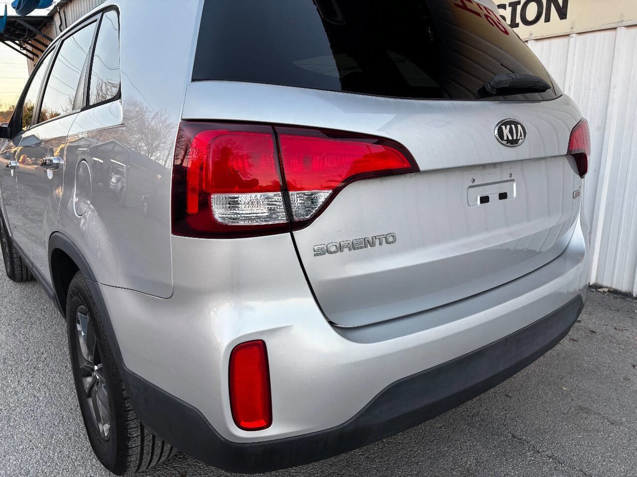 Used 2015 Kia Sorento LX image 9