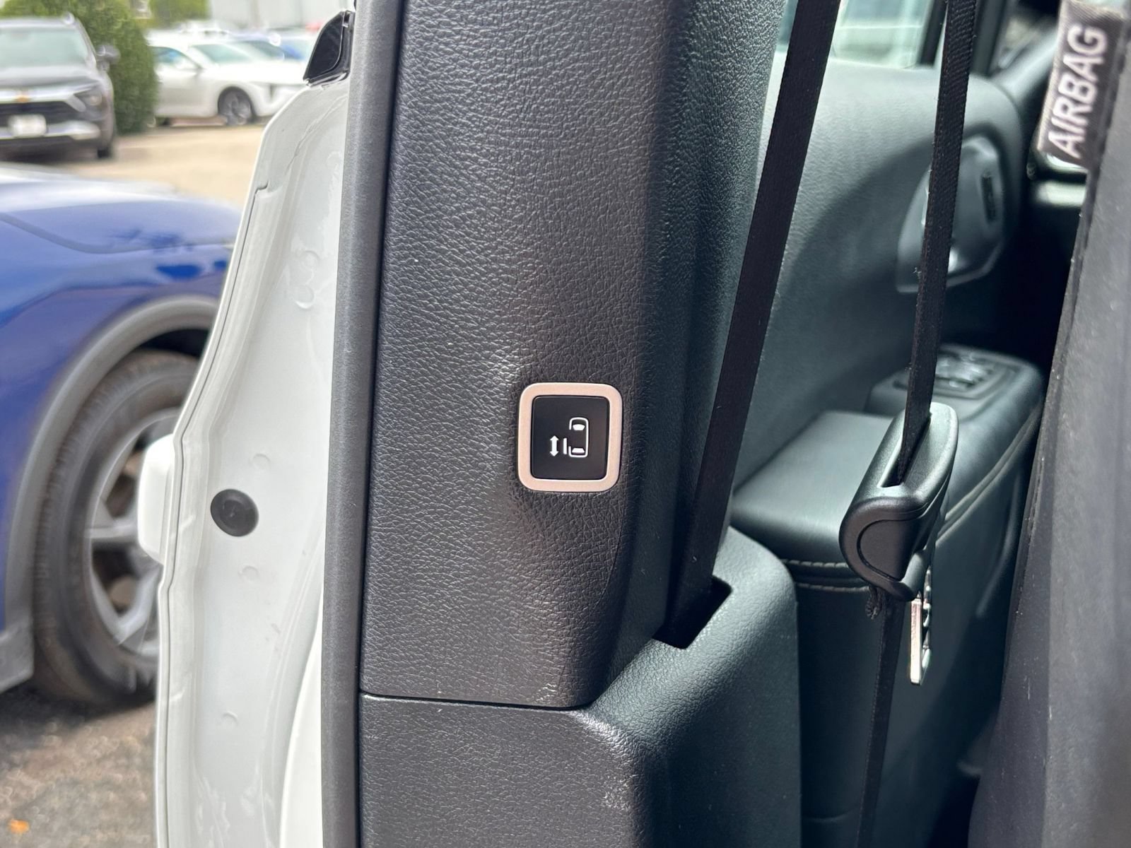 Used 2025 Chrysler Pacifica Limited FWD image 26