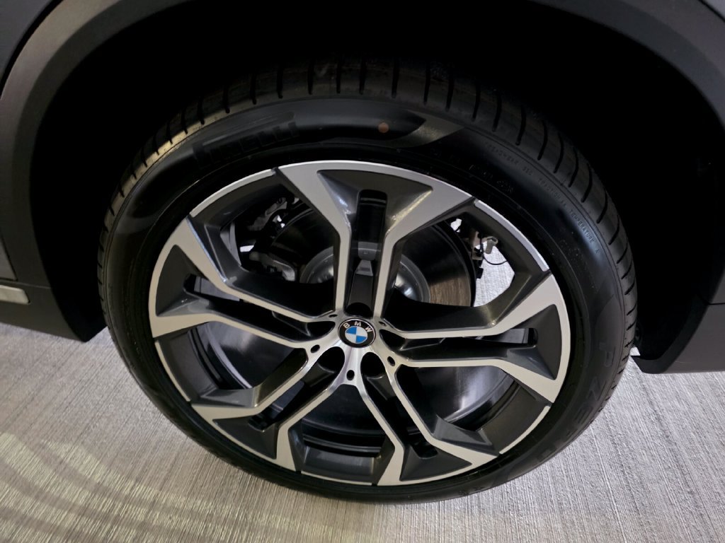 New 2026 BMW X5 xDrive40i w/ Climate Comfort Package AWD/4WD image 13