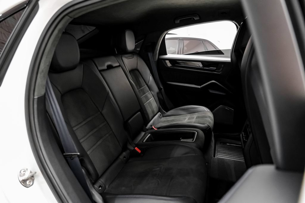 Used 2025 Porsche Cayenne Turbo GT AWD/4WD image 34