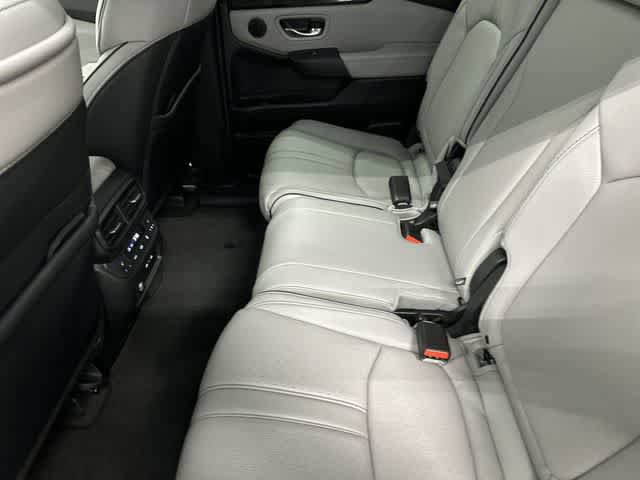 Used 2025 Honda Pilot Elite image 11