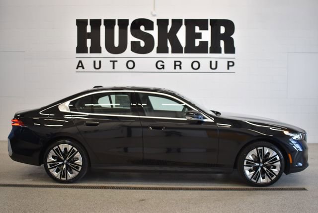 New 2026 BMW 530i xDrive w/ Premium Package image 2