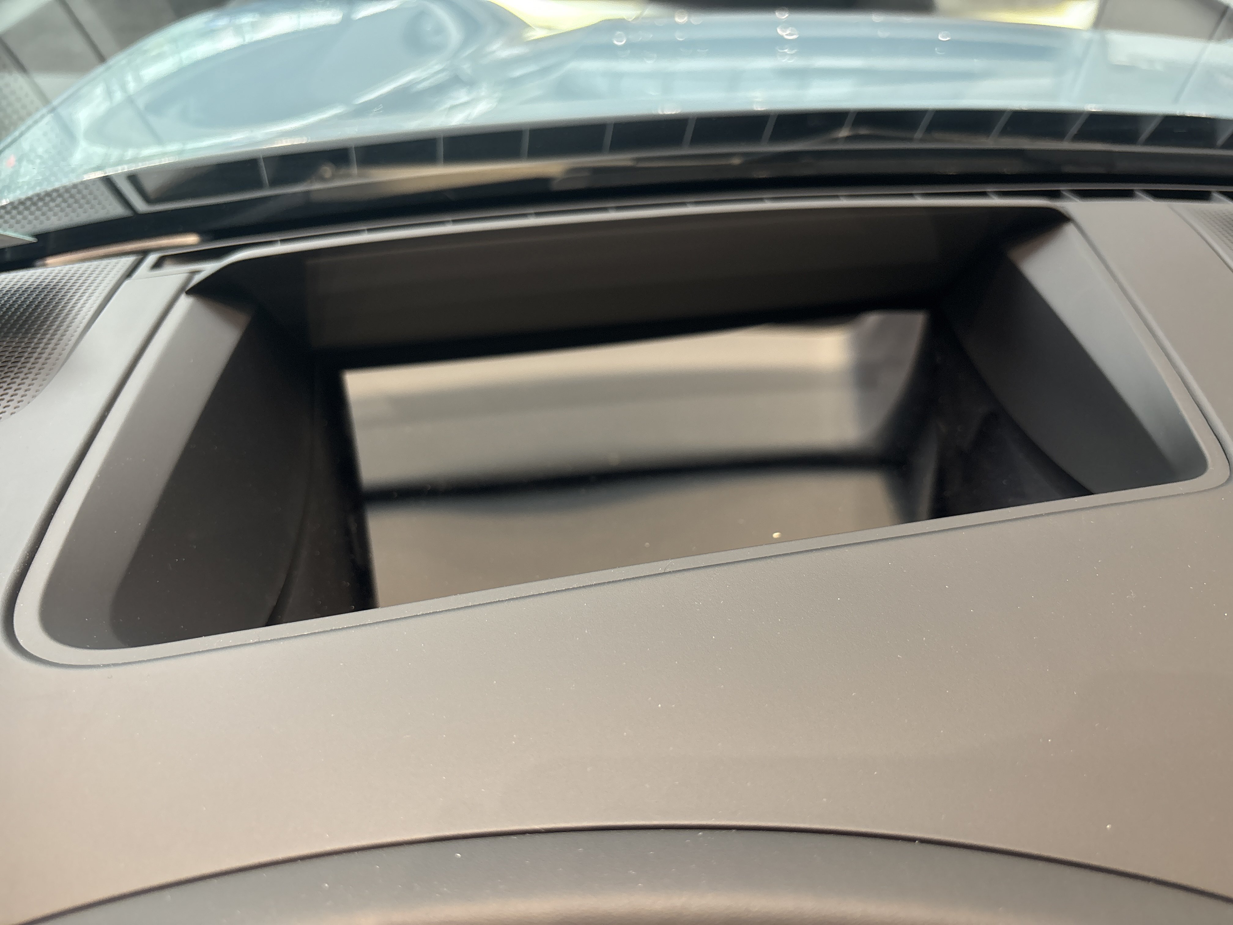 New 2025 Porsche Macan 4S Electric AWD/4WD image 29