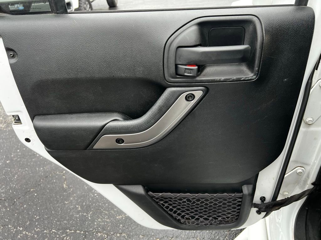 Used 2018 Jeep Wrangler Unlimited Sahara image 17