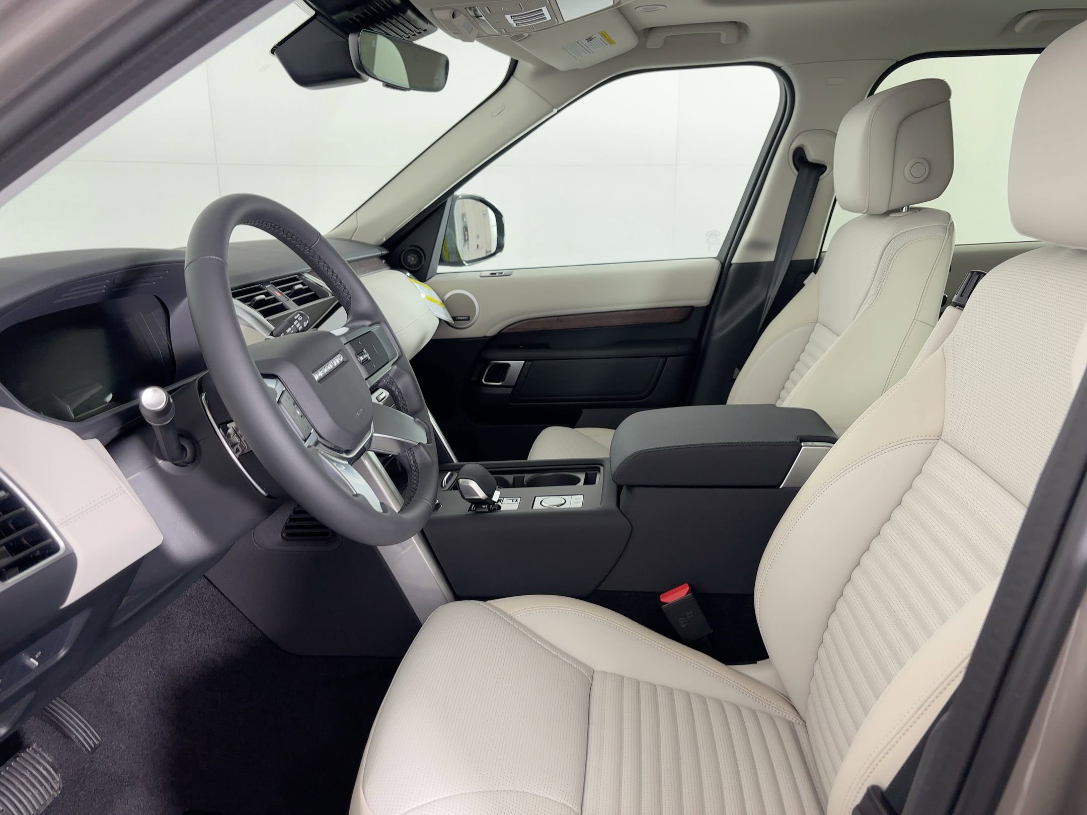 New 2026 Land Rover Discovery S AWD/4WD image 6