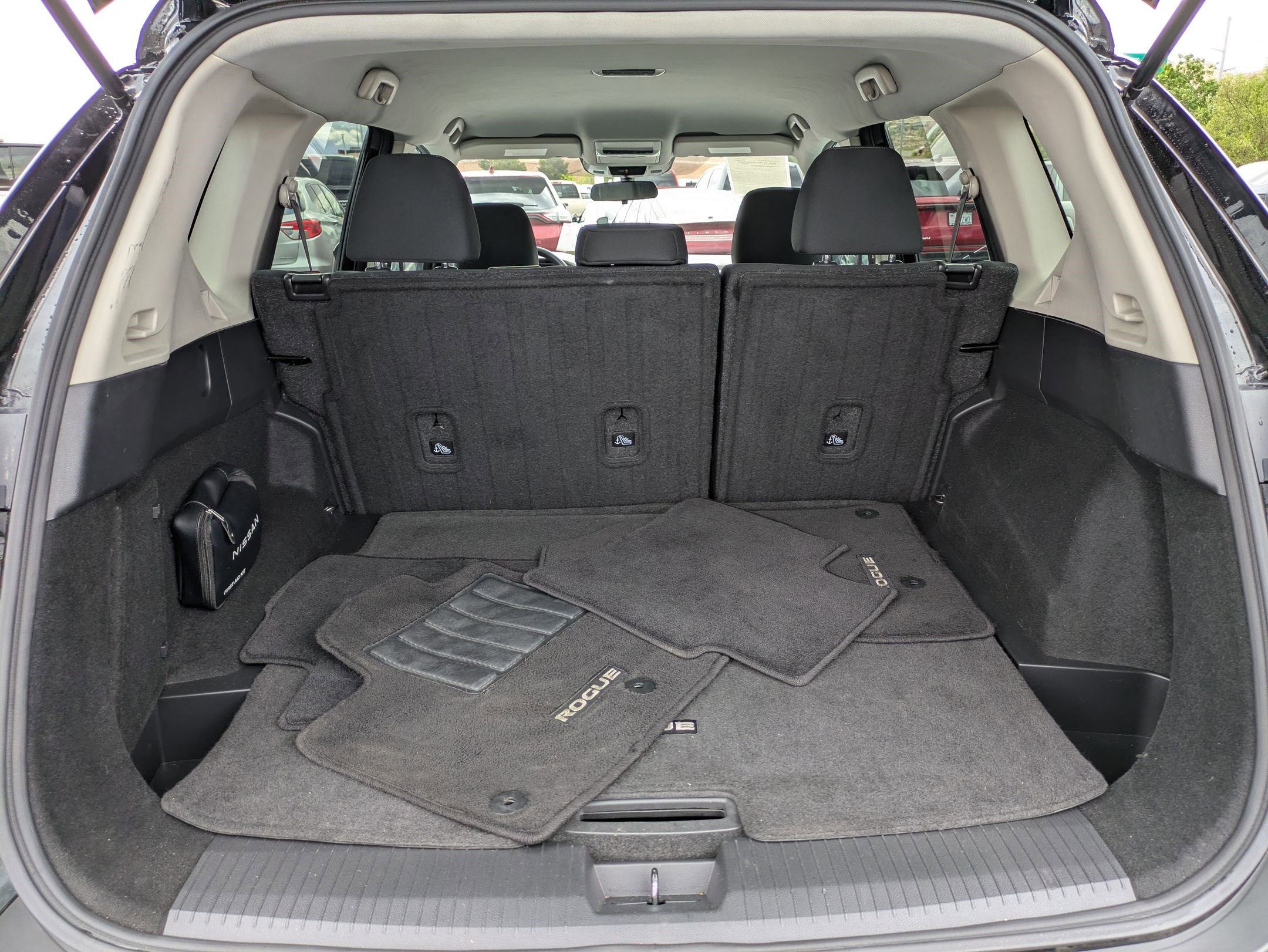 Used 2023 Nissan Rogue S image 28