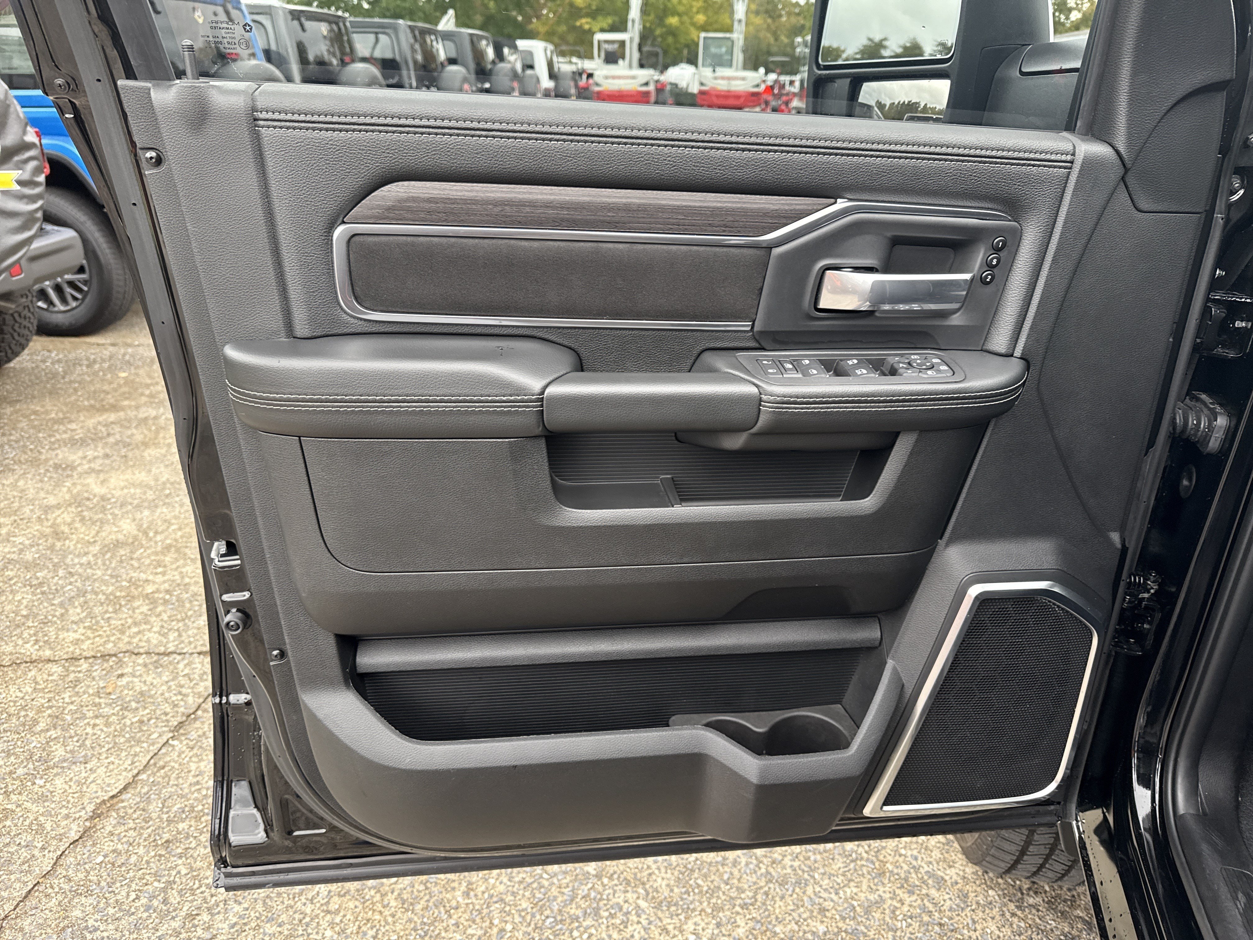 New 2025 RAM 2500 Laramie w/ Towing Technology Group AWD/4WD image 10