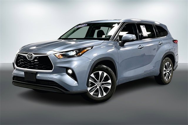 Used 2022 Toyota Highlander XLE image 3