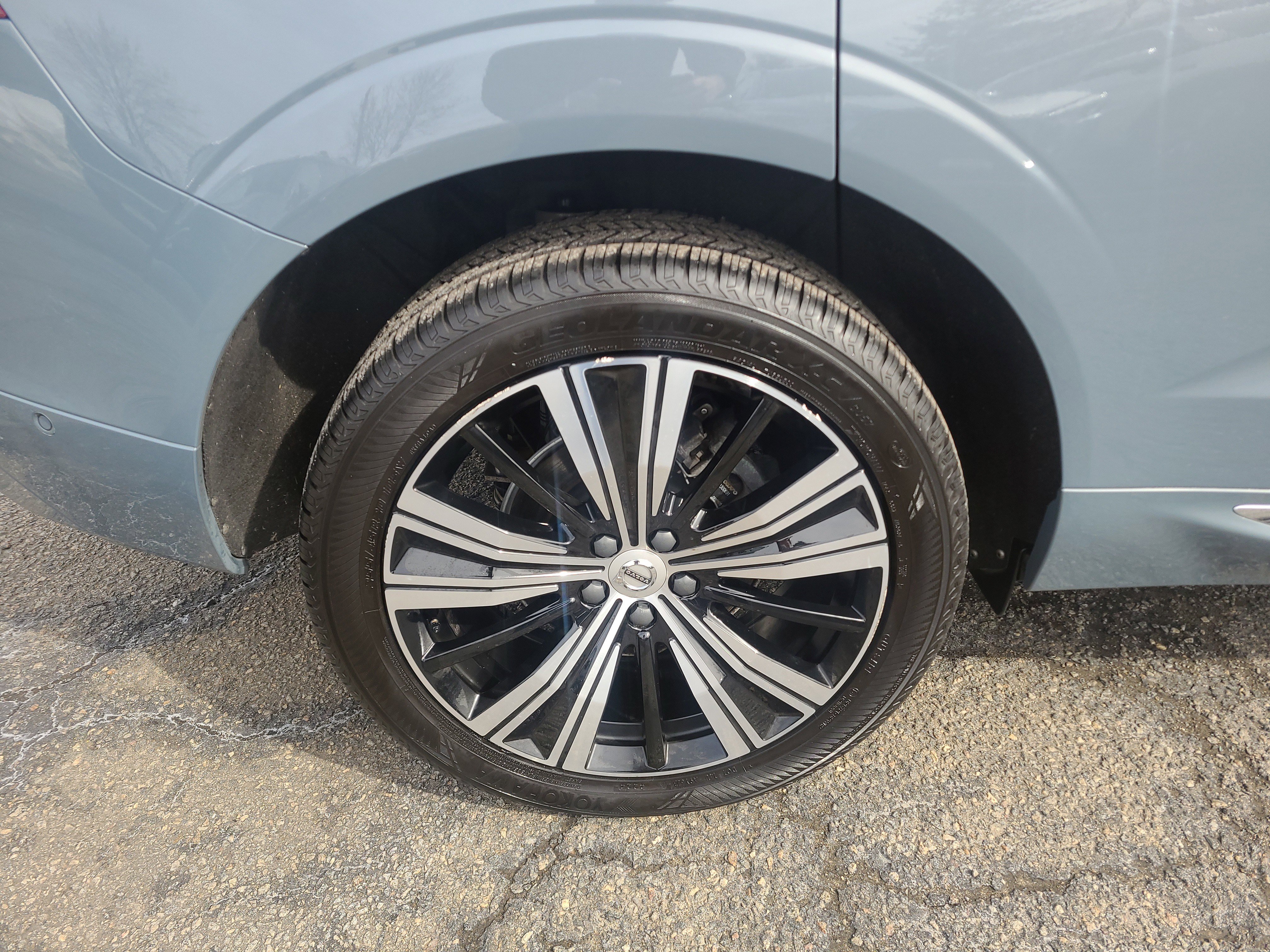 Used 2023 Volvo XC60 B5 Ultimate image 12