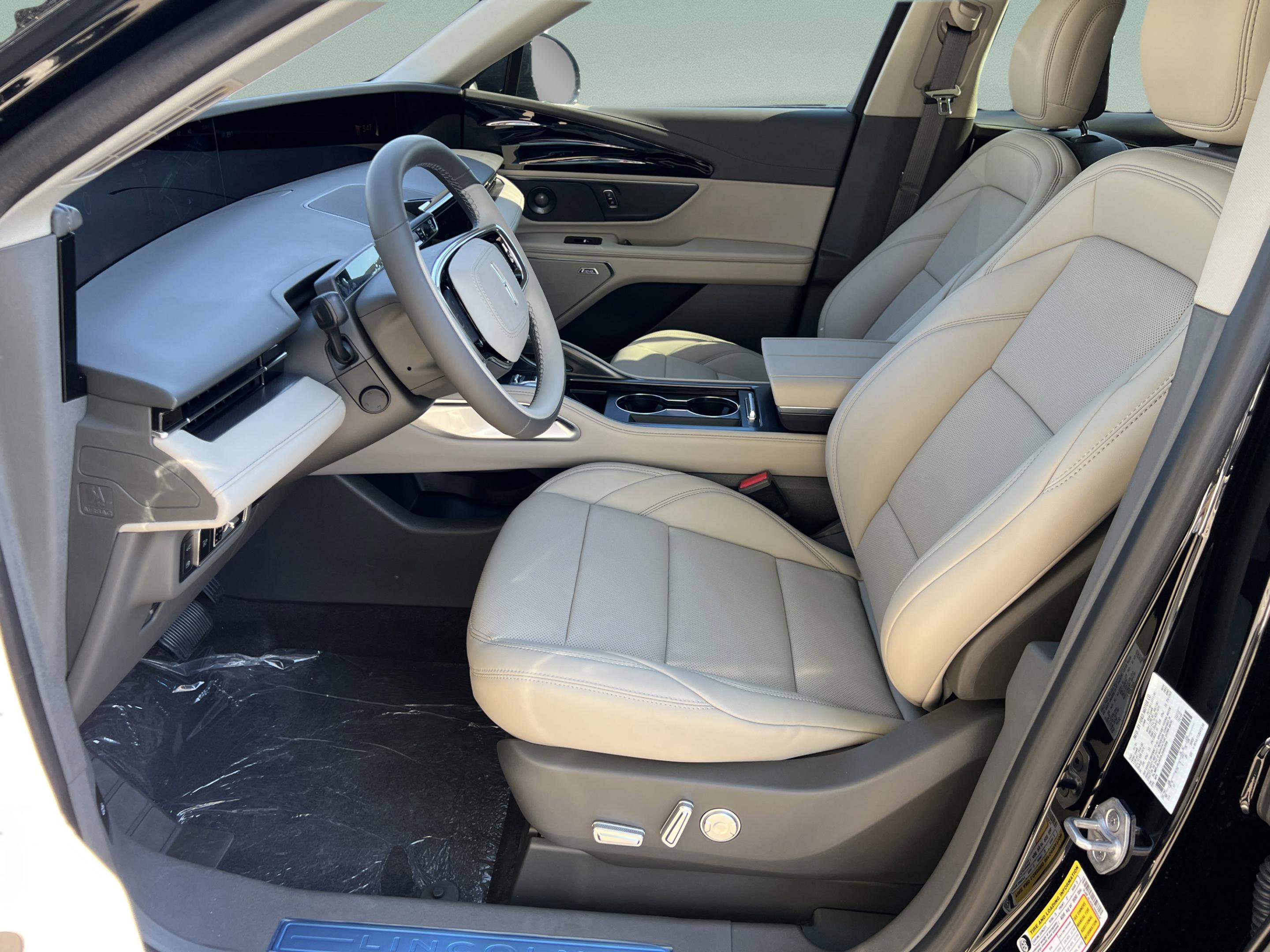 New 2025 Lincoln Nautilus Premier w/ Equipment Group 102A image 23