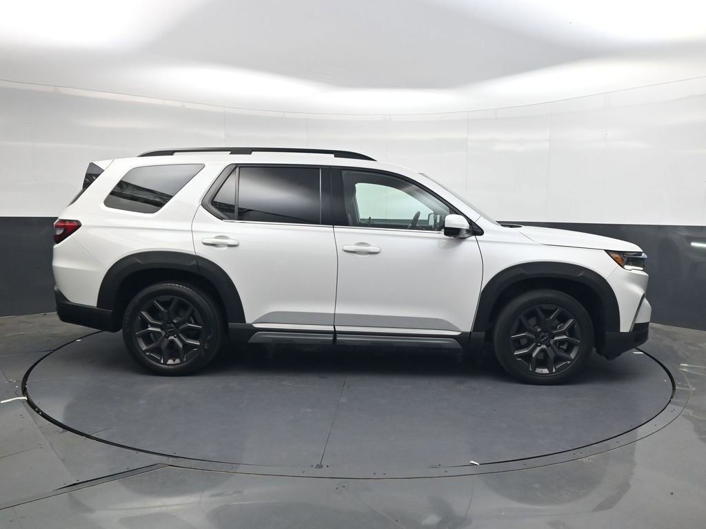 Used 2023 Honda Pilot Elite image 3