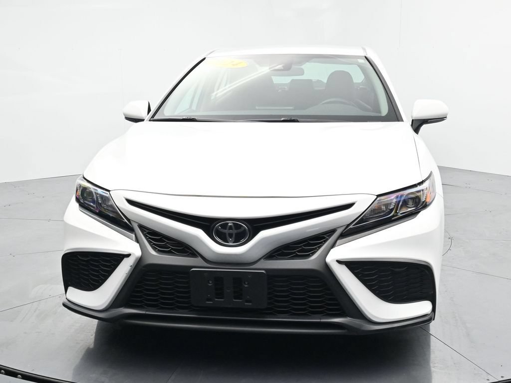 Used 2024 Toyota Camry SE w/ Cold Weather Package FWD image 3