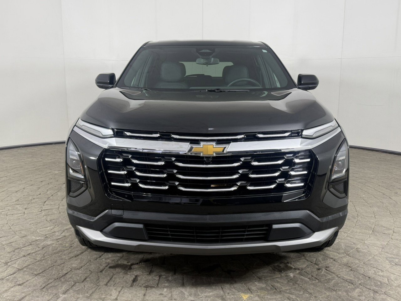 Used 2026 Chevrolet Equinox LT w/ Convenience Package II image 2