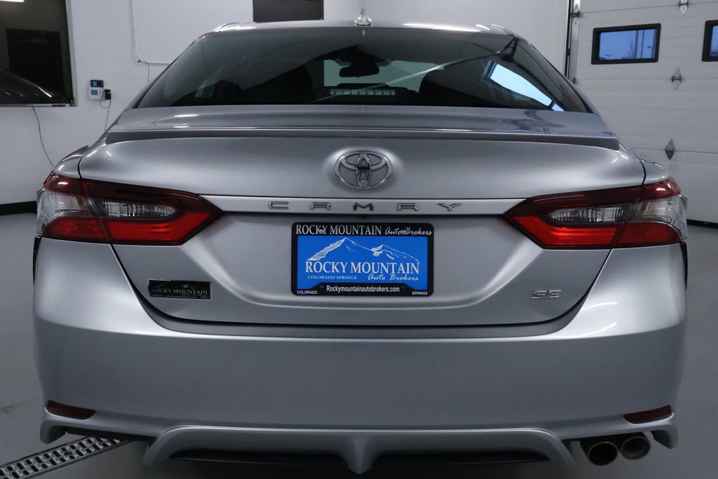 Used 2023 Toyota Camry SE image 6