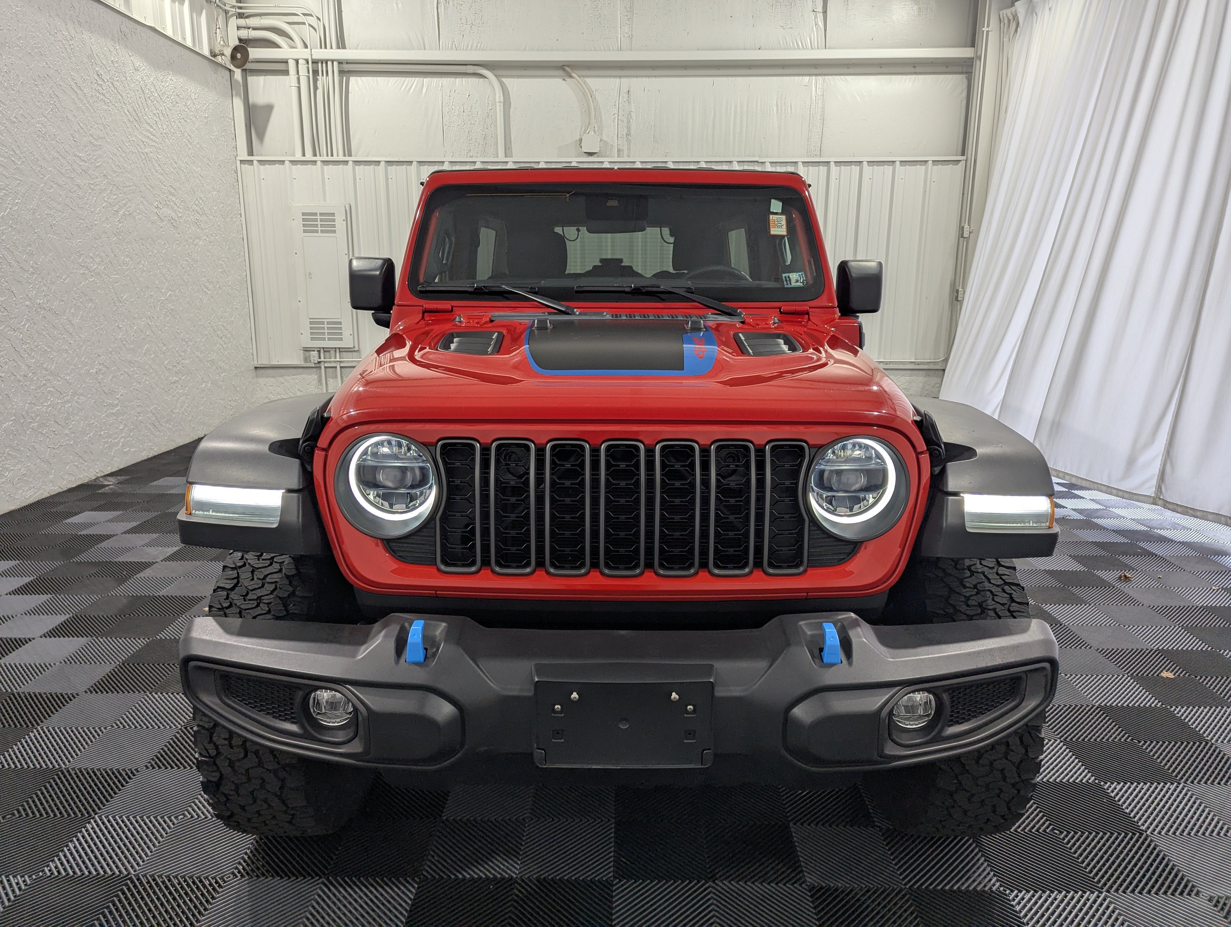 Used 2024 Jeep Wrangler Unlimited Rubicon 4xe AWD/4WD image 4