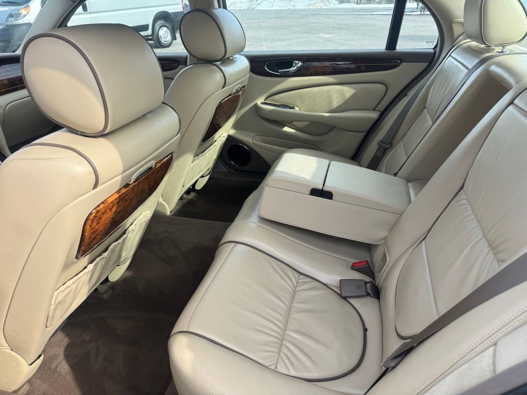 Used 2005 Jaguar XJ8 image 29