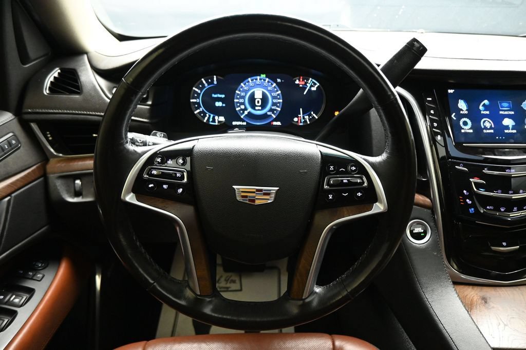 Used 2018 Cadillac Escalade Luxury AWD/4WD image 13