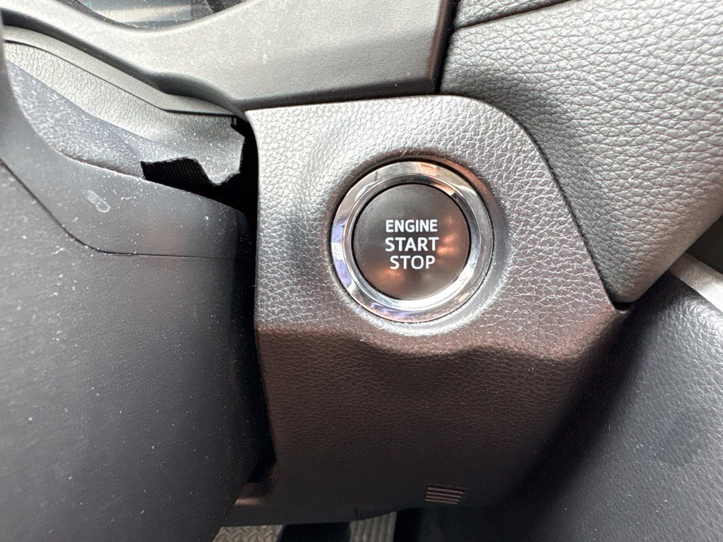 Used 2025 Toyota RAV4 XLE FWD image 30