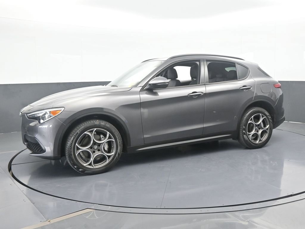 Used 2023 Alfa Romeo Stelvio Sprint video 2
