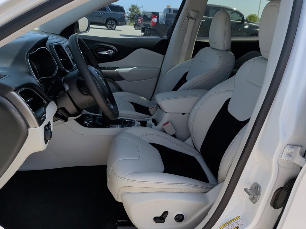 Used 2020 Jeep Cherokee Latitude Plus FWD image 12