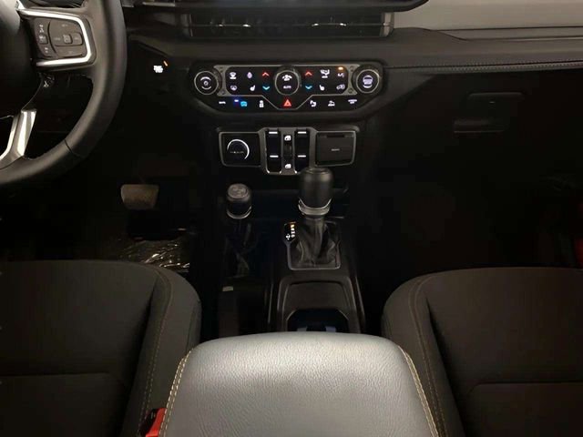 Used 2025 Jeep Wrangler Unlimited Sahara w/ Safety Group image 13