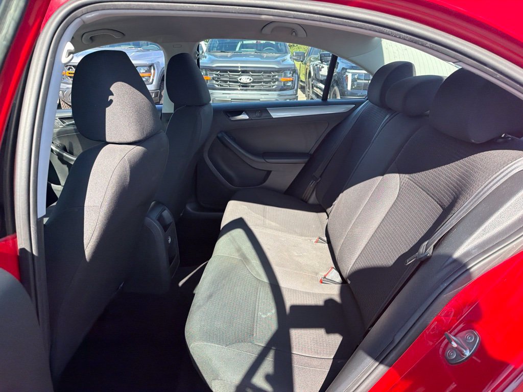 Used 2015 Volkswagen Jetta SE FWD image 6