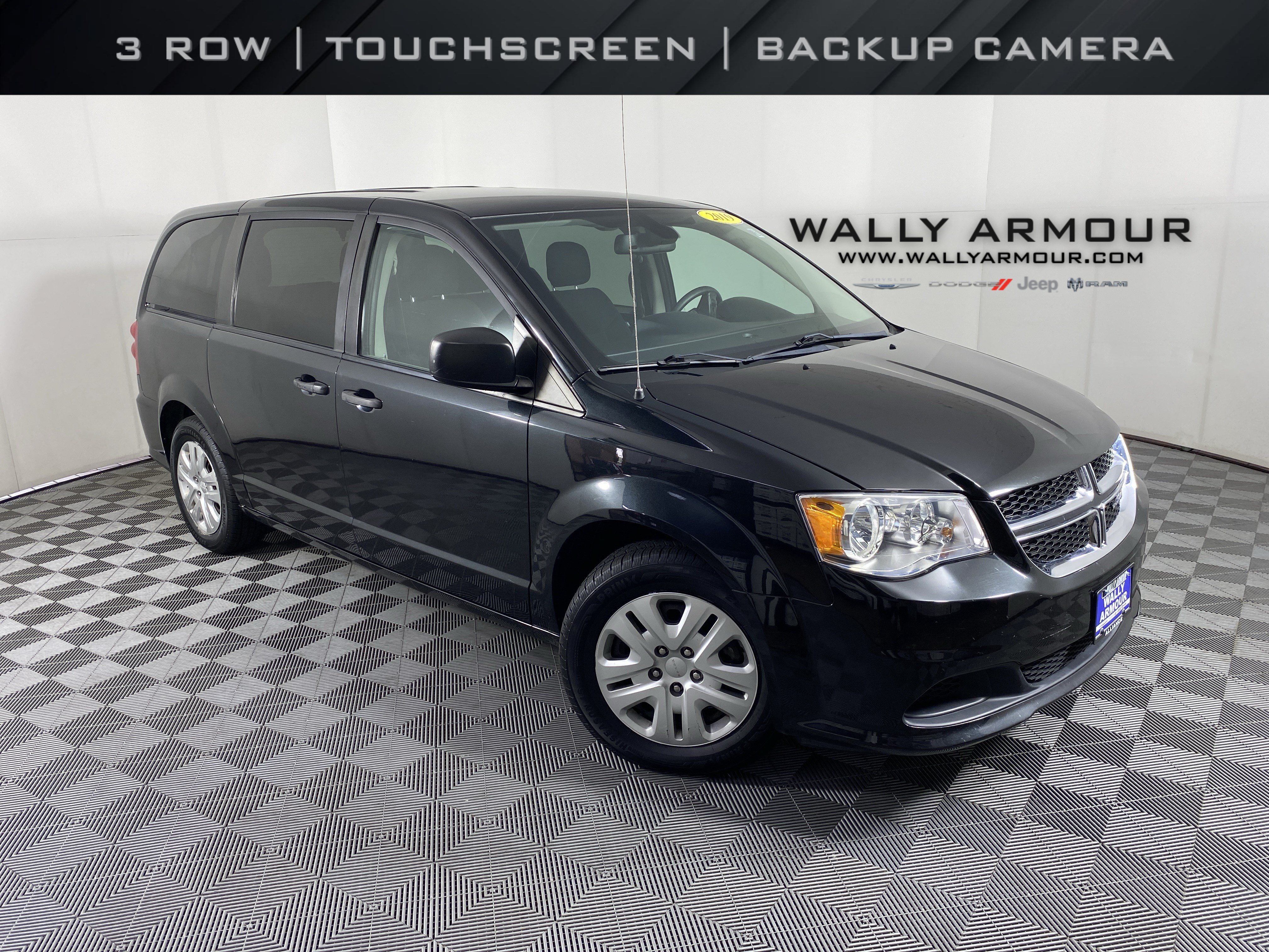 Used 2019 Dodge Grand Caravan SE w/ UConnect Hands-Free Group FWD image 1