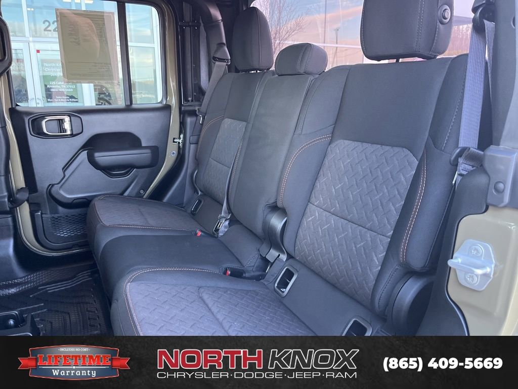 Used 2025 Jeep Gladiator Mojave w/ Convenience Group image 14