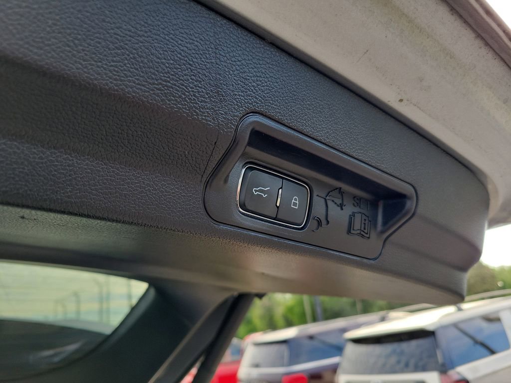 Used 2022 Ford Explorer Limited w/ Equipment Group 301A RWD image 12