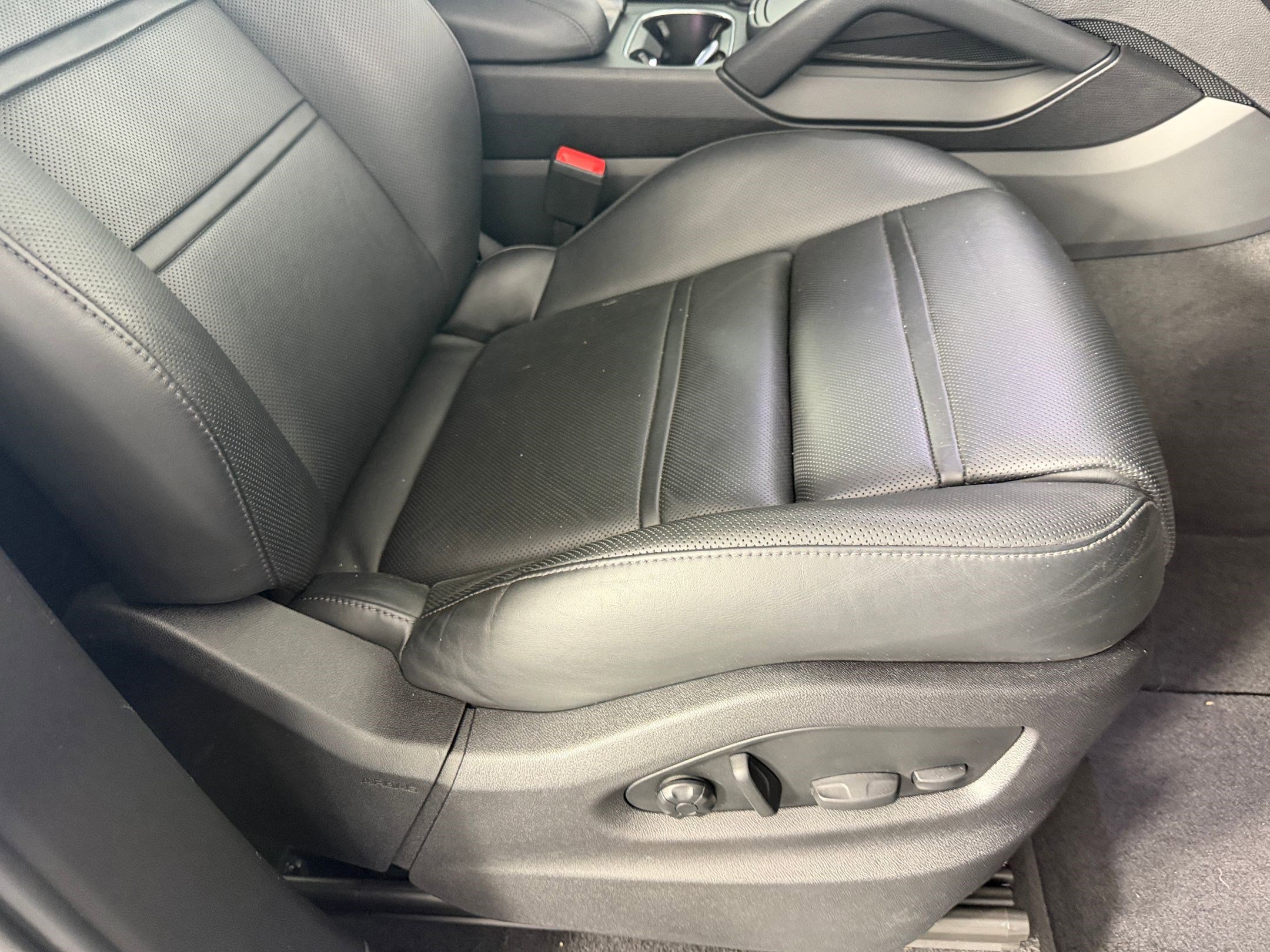 Used 2022 Porsche Cayenne AWD/4WD image 34