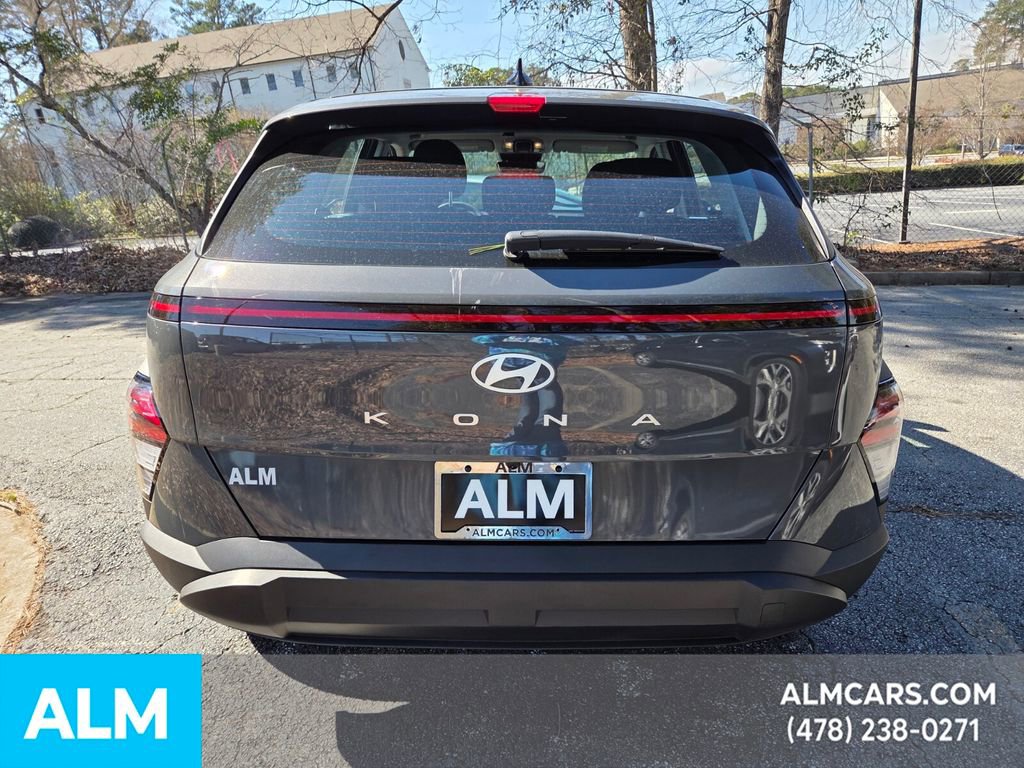 Used 2025 Hyundai Kona SE image 8