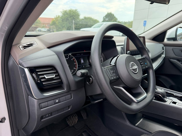 Used 2022 Nissan Rogue SV AWD/4WD image 13