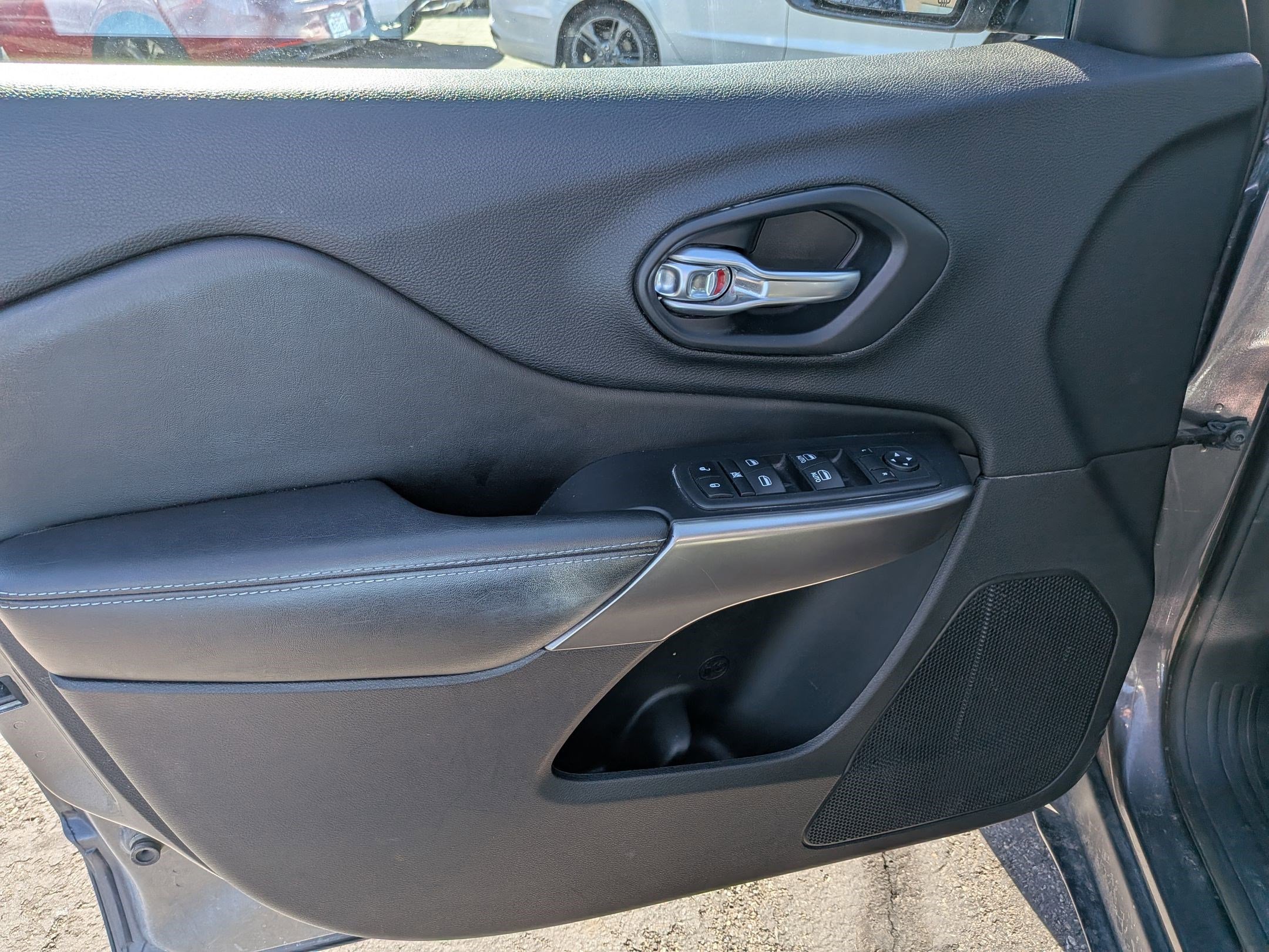 Used 2020 Jeep Cherokee Latitude Plus w/ Cold Weather Group image 14