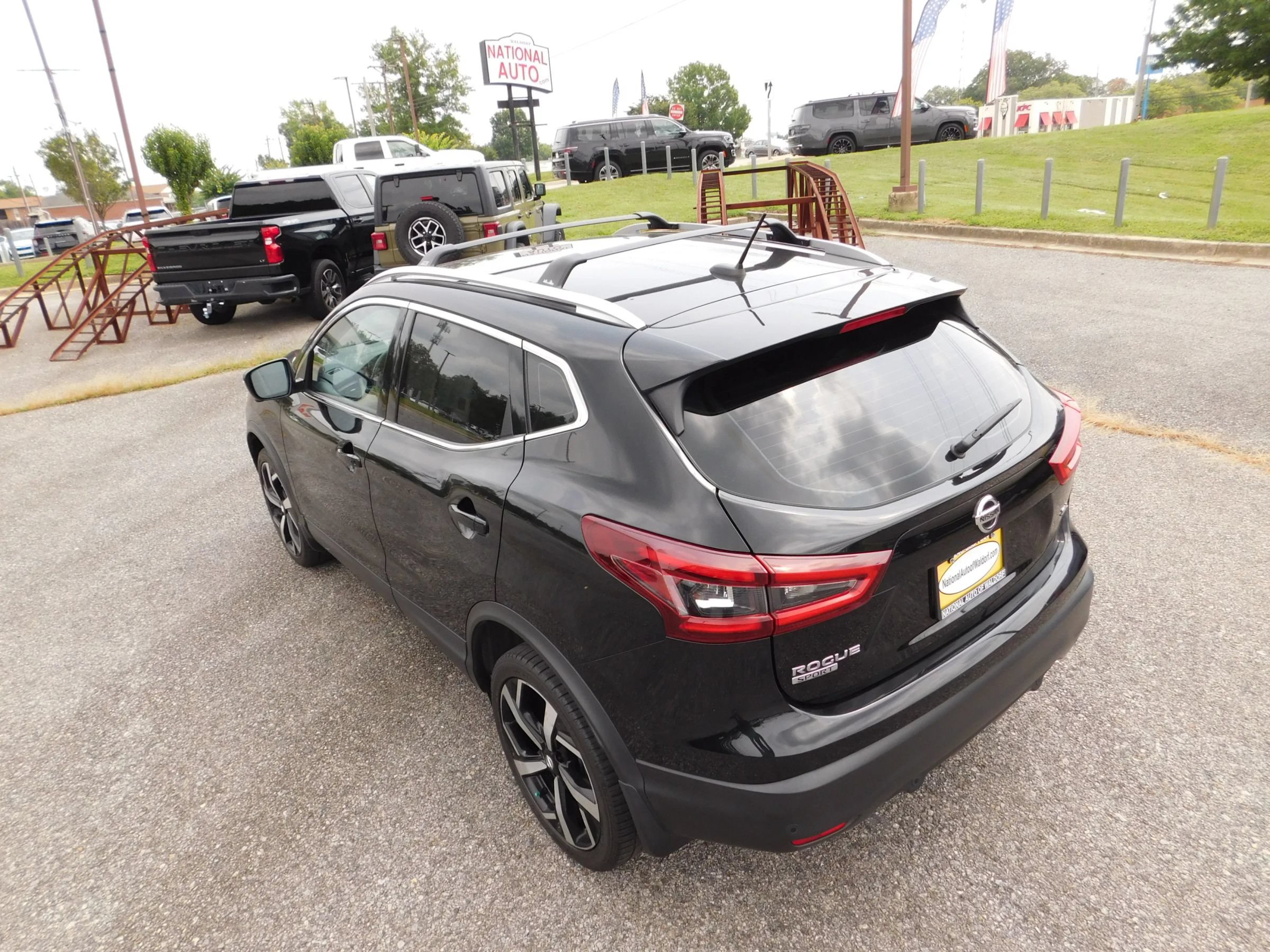 Used 2021 Nissan Rogue Sport SL FWD image 5