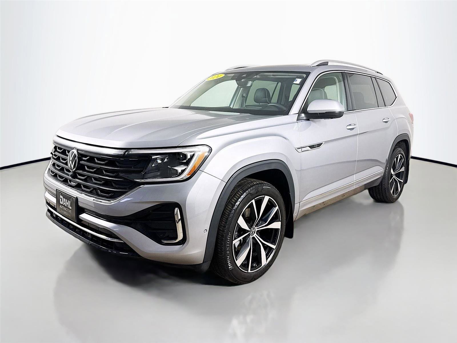 Used 2024 Volkswagen Atlas SEL Premium R-Line image 4