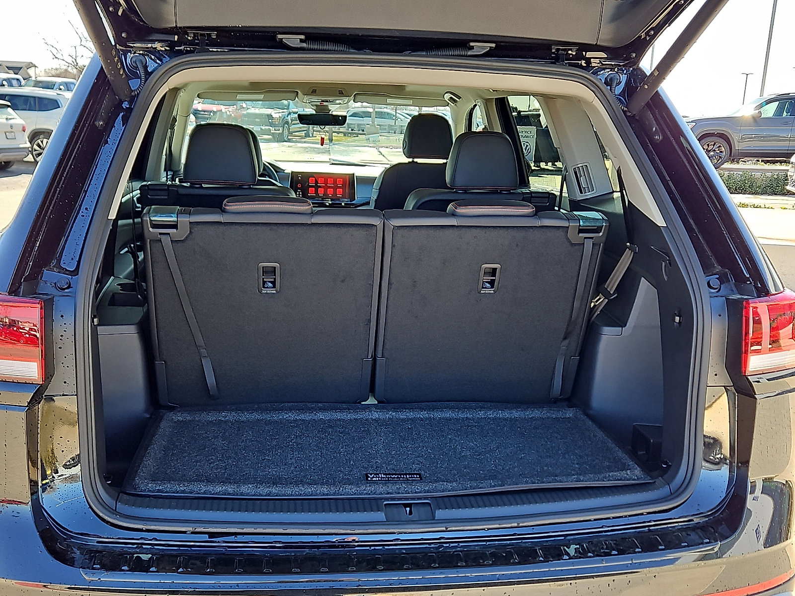 New 2026 Volkswagen Atlas Peak Edition image 8