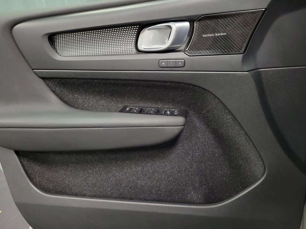 Used 2021 Volvo XC40 P8 Recharge w/ Advanced Package image 23