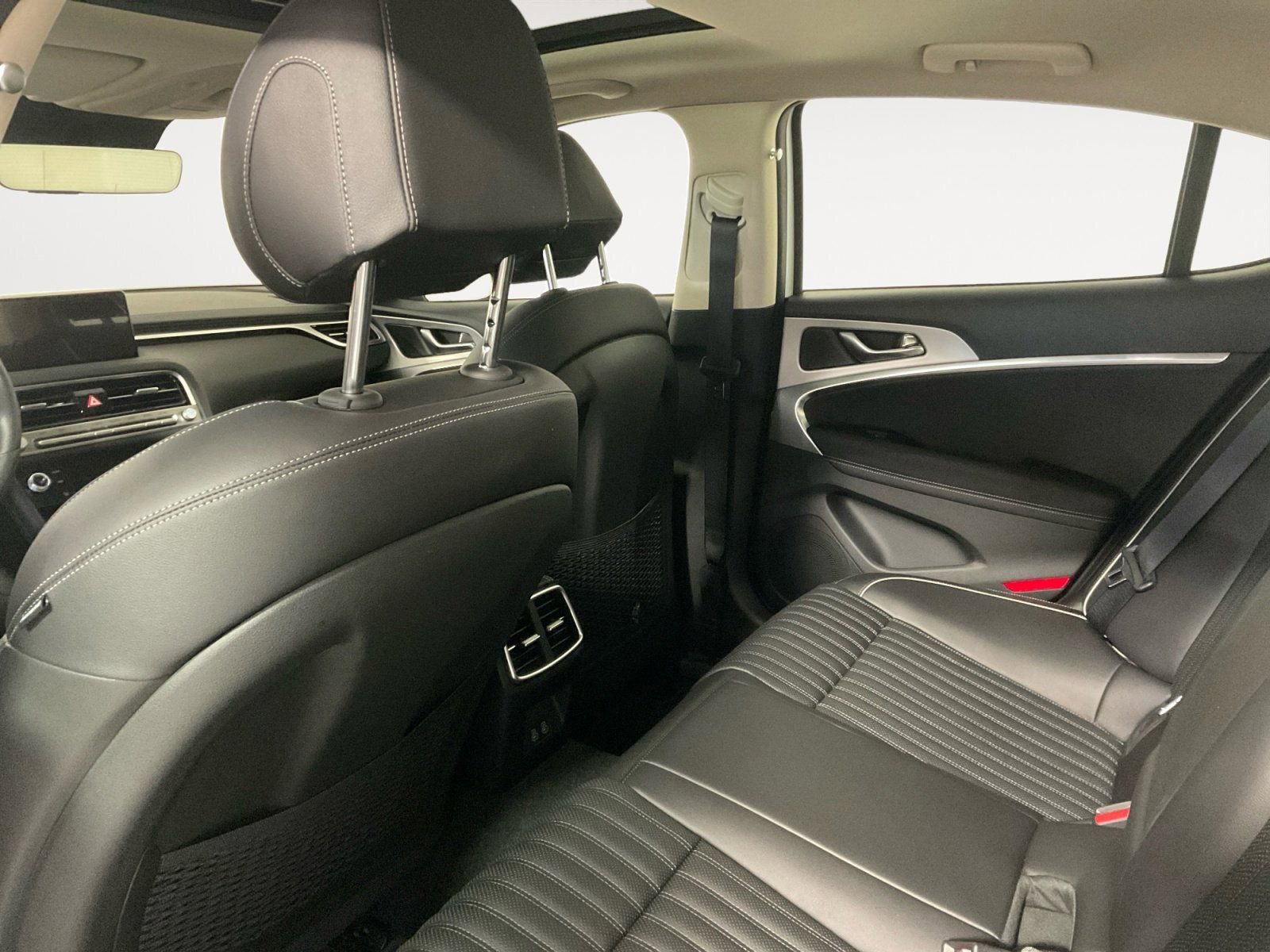 Used 2026 Genesis G70 2.5T Prestige image 12