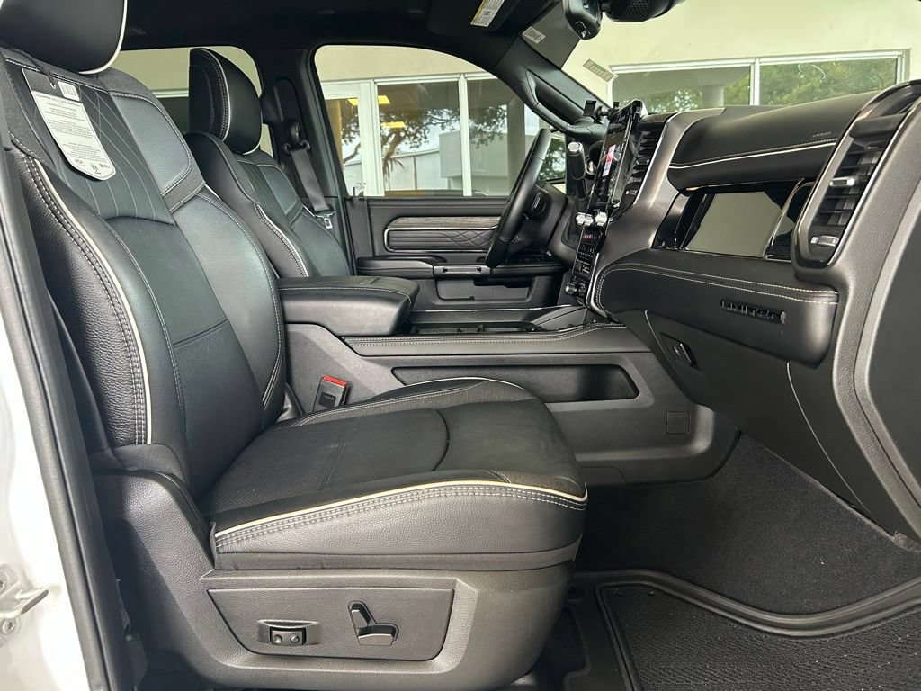 Used 2025 RAM 2500 Limited AWD/4WD image 28