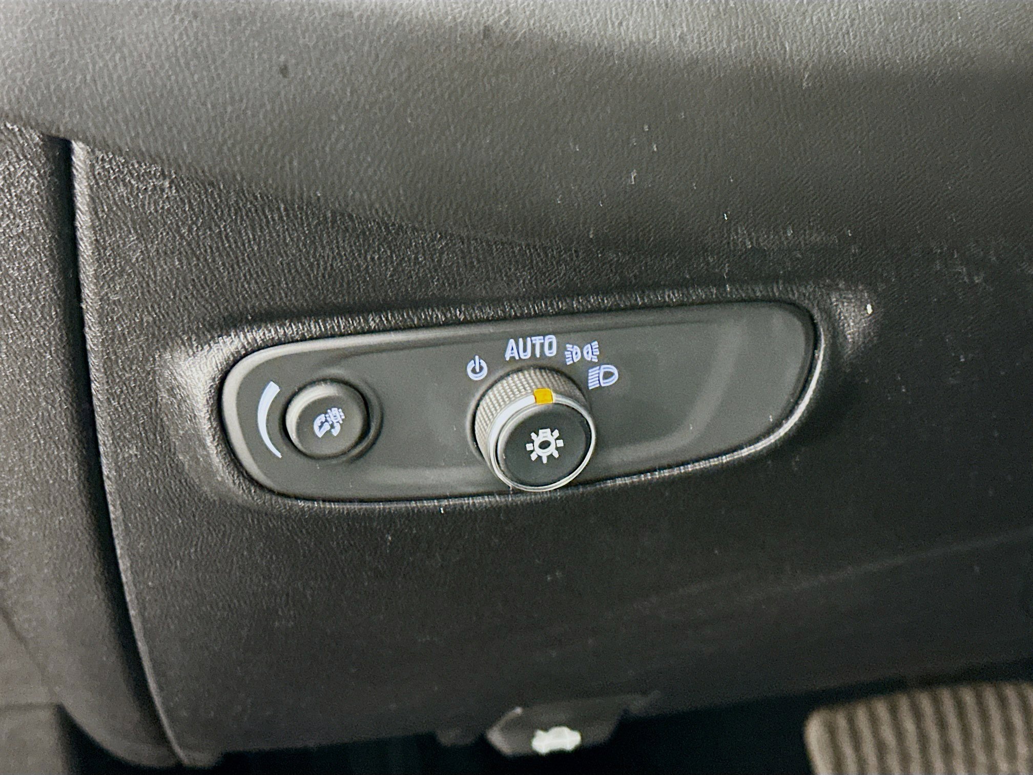 Used 2018 Chevrolet Equinox LS image 17