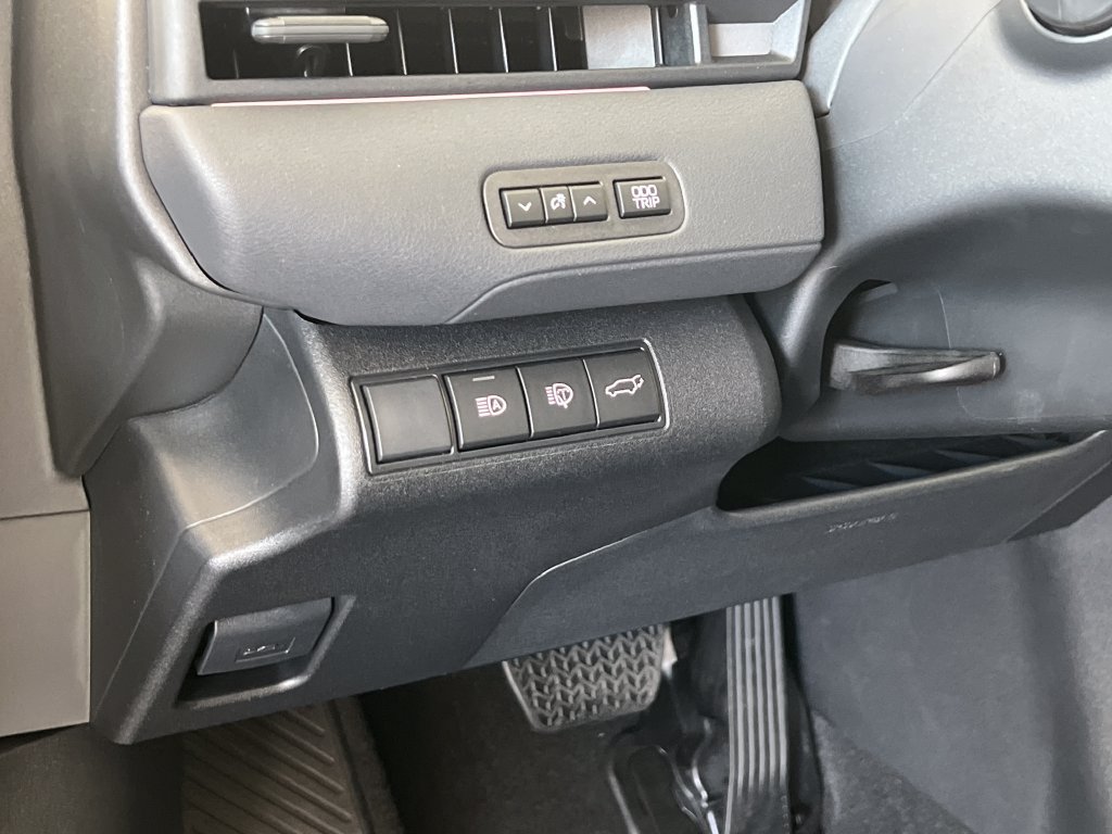 New 2026 Subaru Solterra AWD/4WD image 28