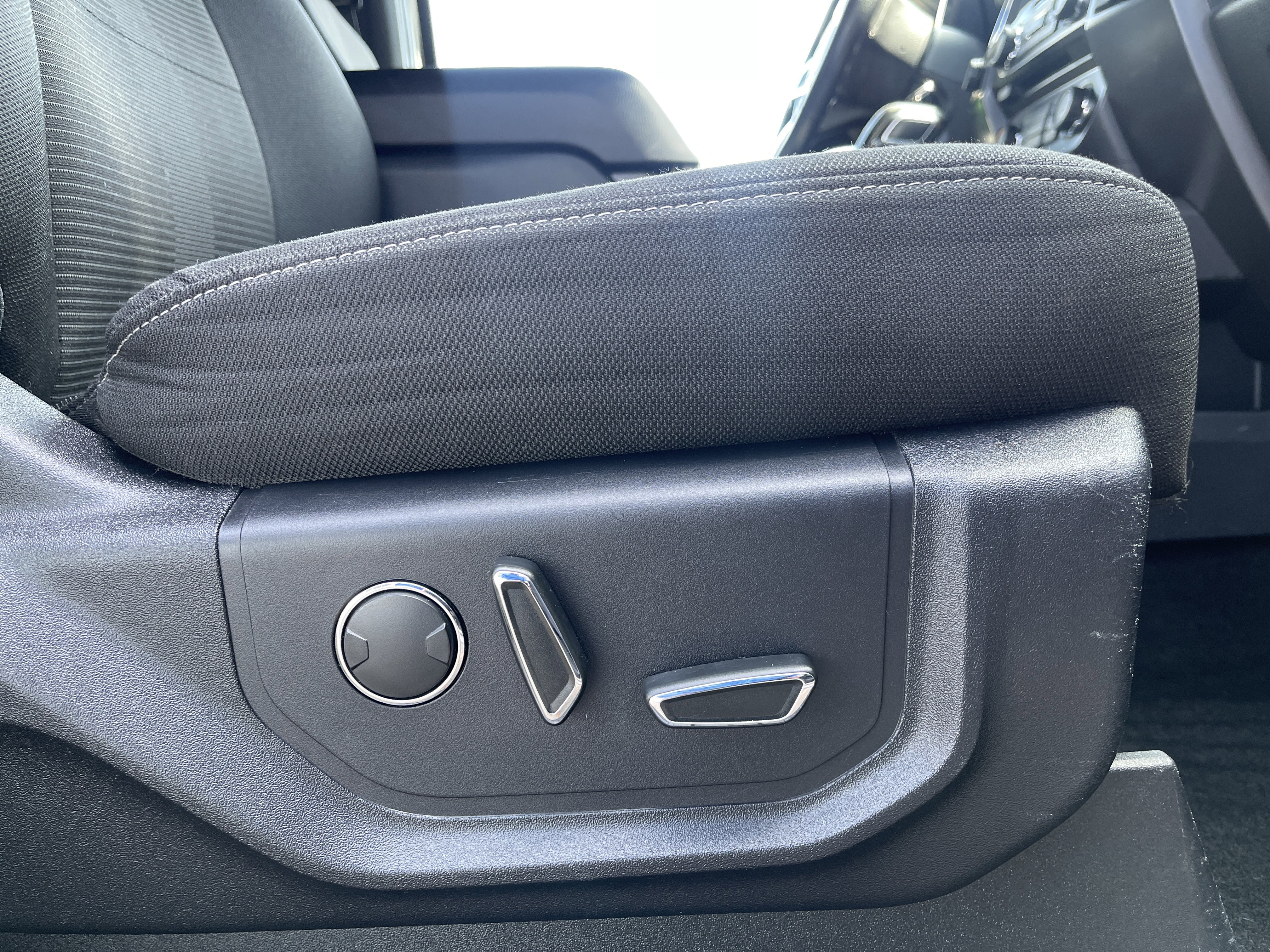 Used 2015 Ford F150 XLT w/ Equipment Group 302A Luxury image 36