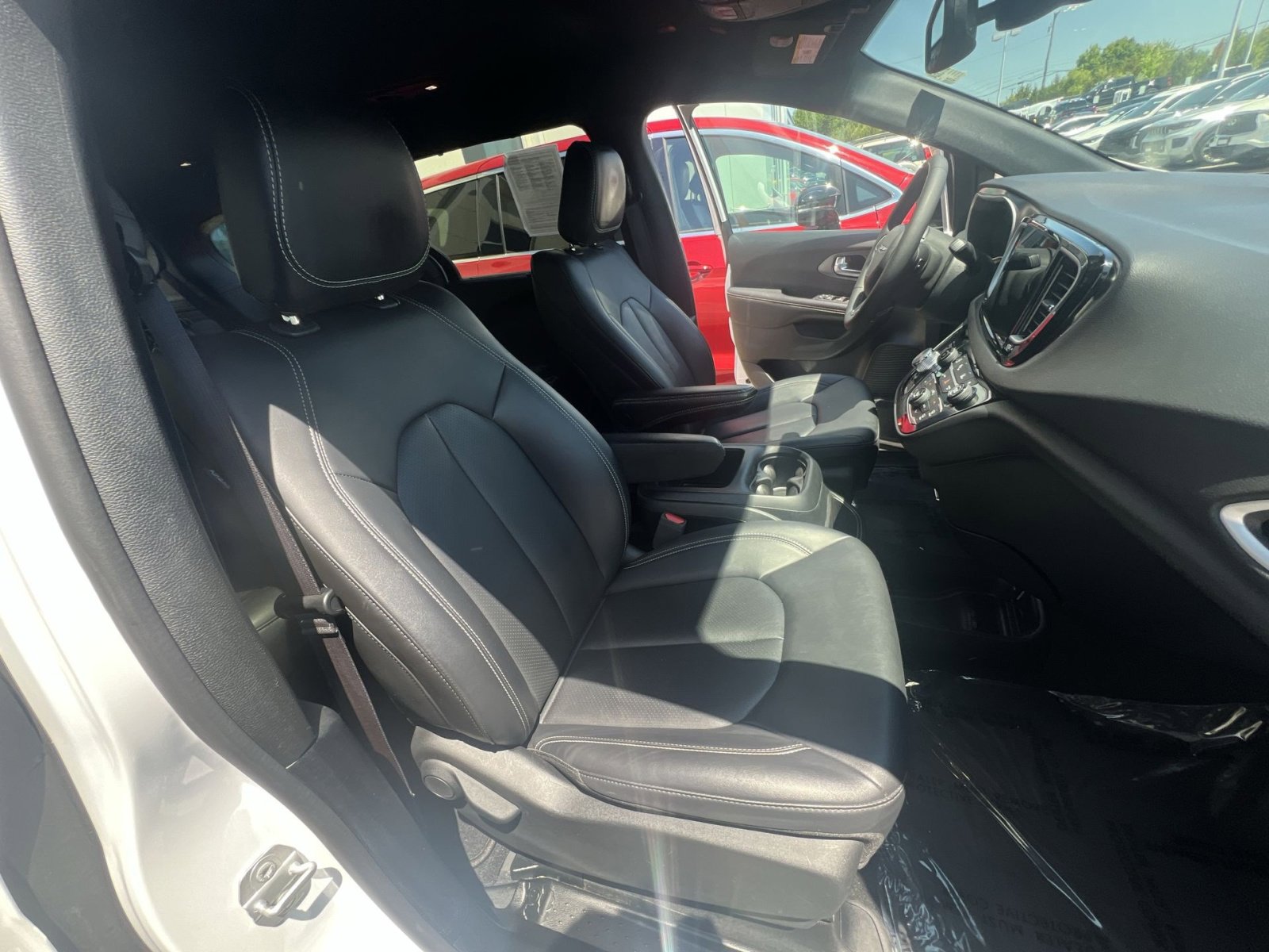 Used 2025 Chrysler Pacifica Select FWD image 35