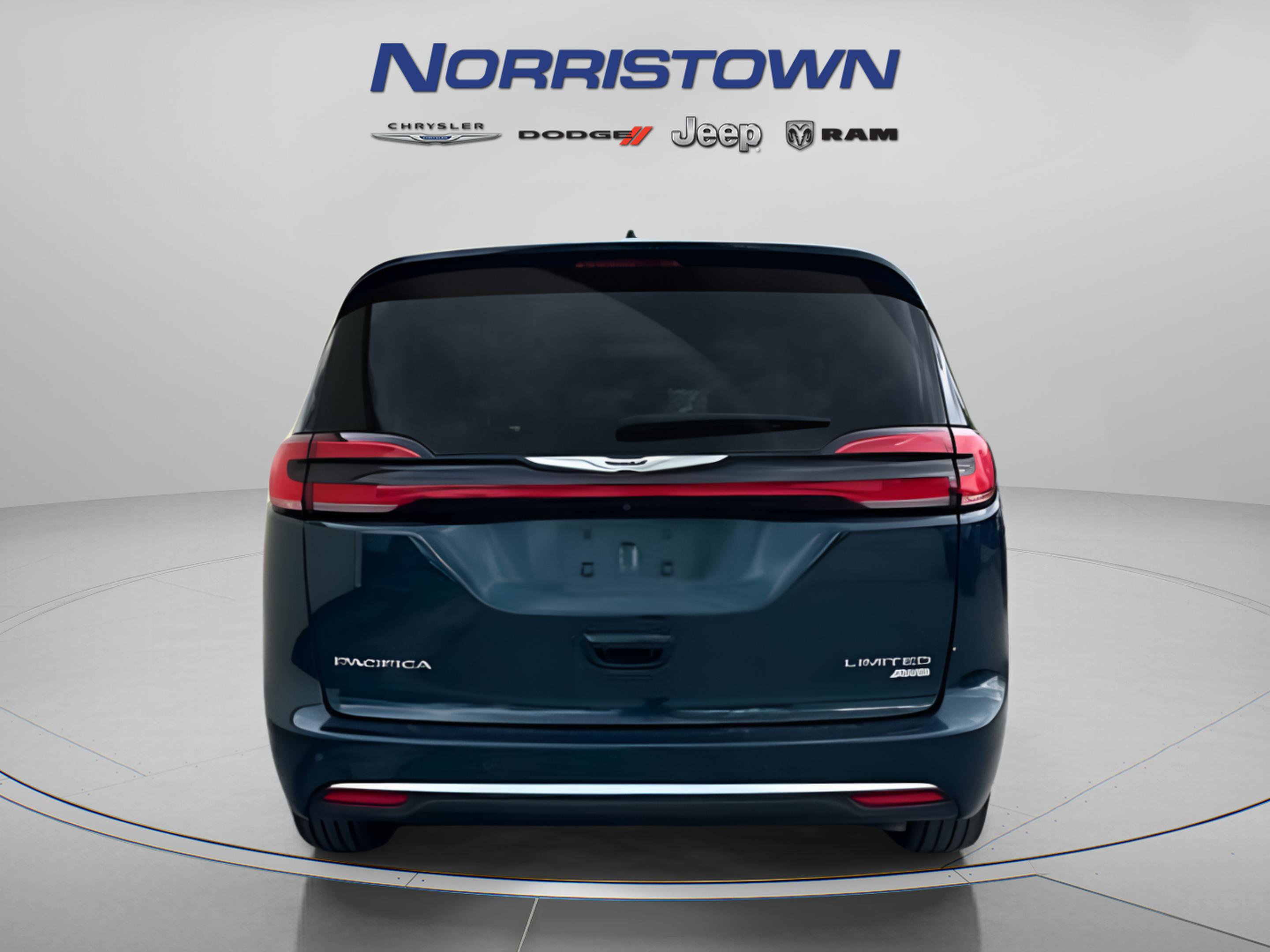 Used 2023 Chrysler Pacifica Limited AWD/4WD image 6
