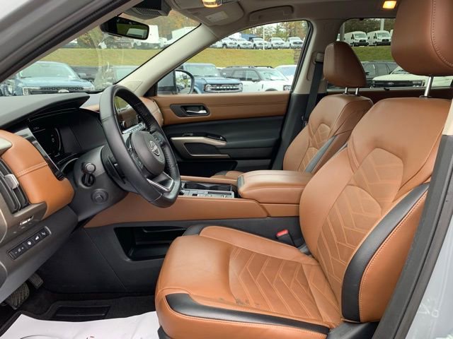 Used 2024 Nissan Pathfinder Platinum w/ Cargo Package image 14