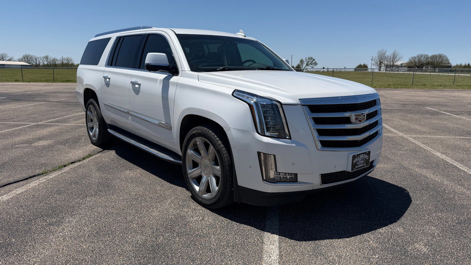 Used 2019 Cadillac Escalade ESV Luxury AWD/4WD image 1
