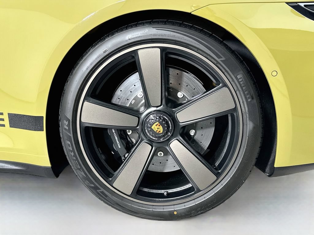 Certified 2026 Porsche 911 GTS RWD image 30