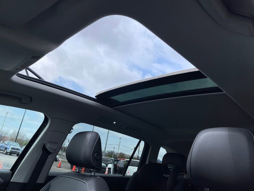 Used 2022 Volkswagen Tiguan SE image 10