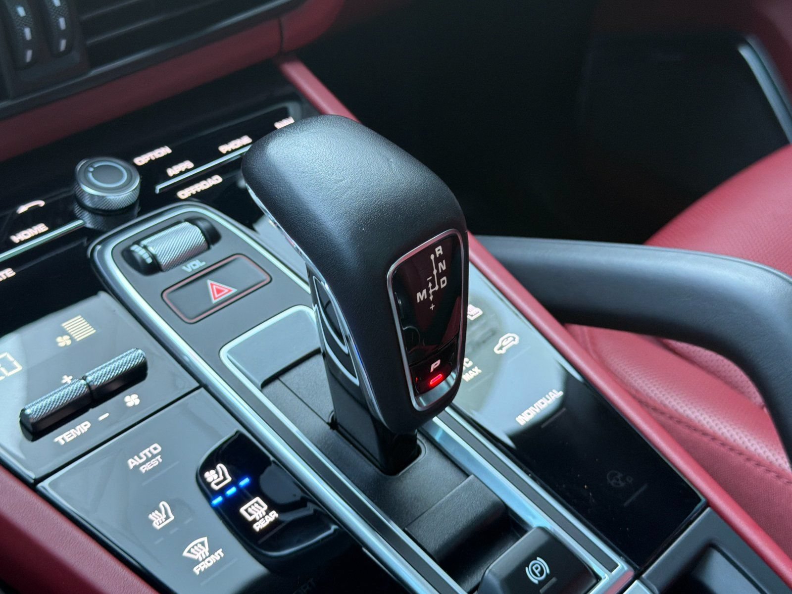 Certified 2023 Porsche Cayenne Turbo S AWD/4WD image 22