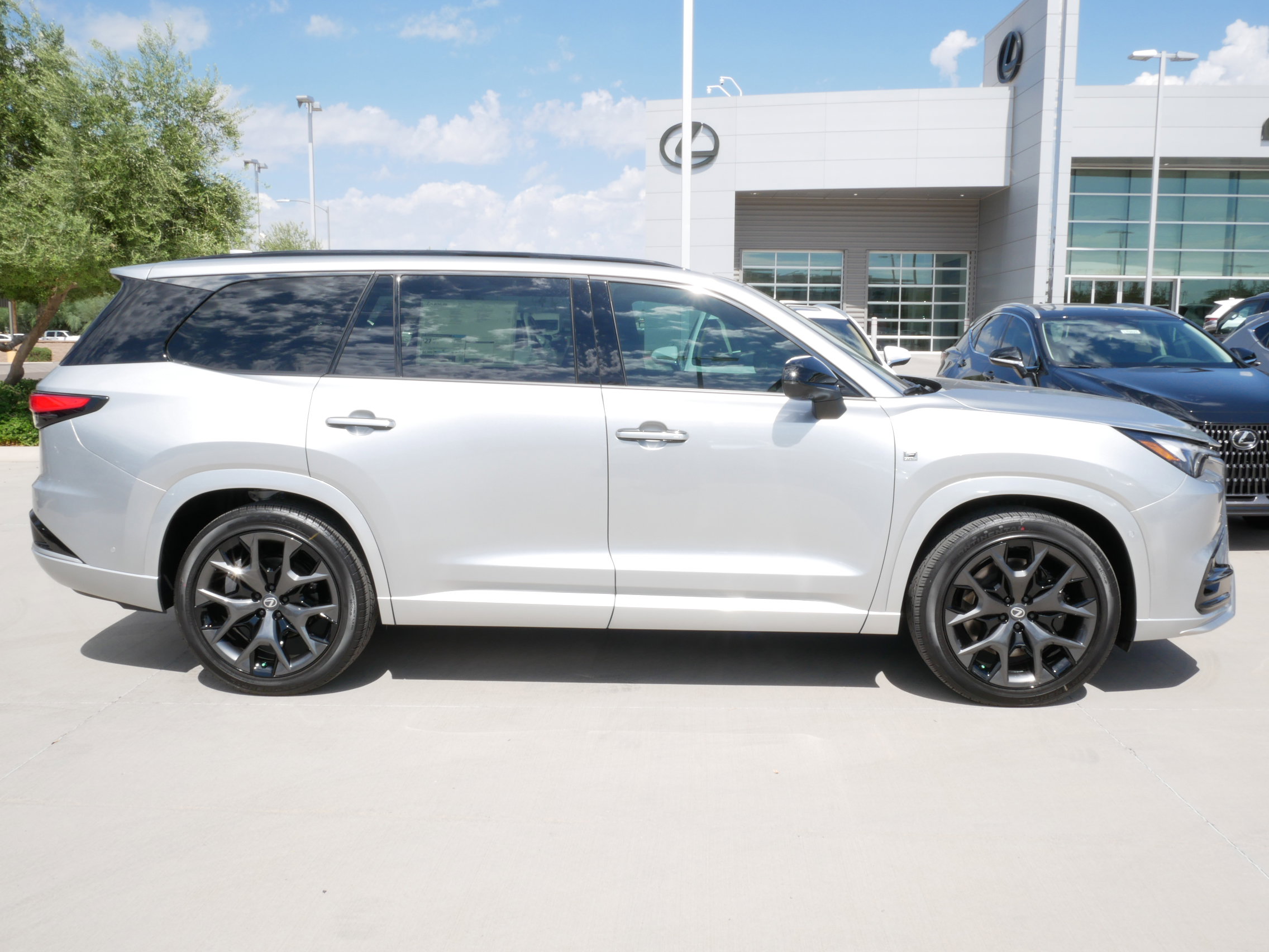 New 2026 Lexus TX 500h AWD image 9